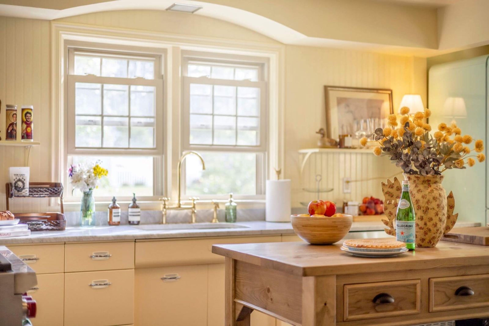 The chef's kitchen with fresh flowers and a table setting on the wood island