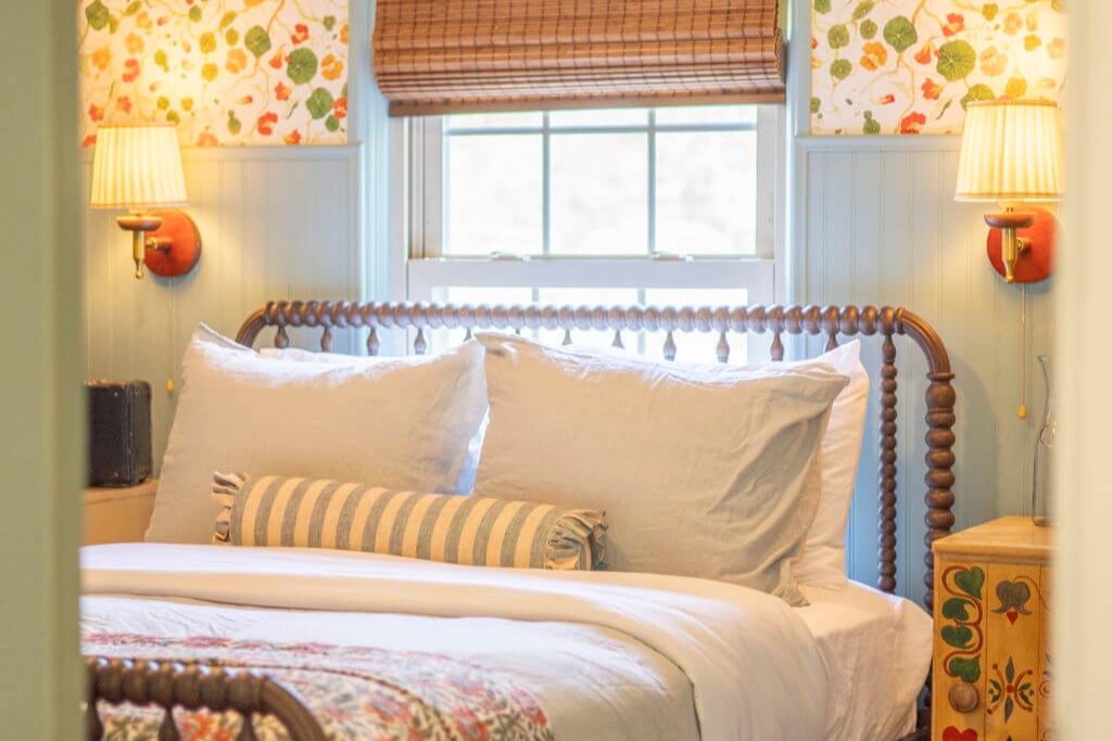 The Garden Room: Jenny Lind bed wrapped in floral wallpaper